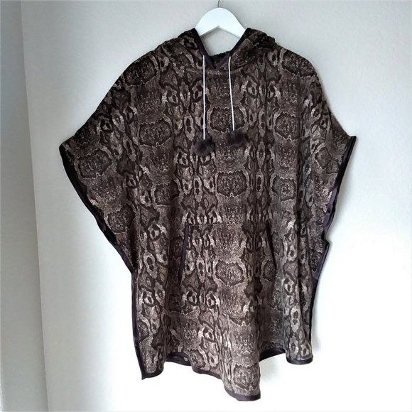 Adrienne Vittadini Other - Adrienne Vittadini Brown Reptile Print Soft Poncho